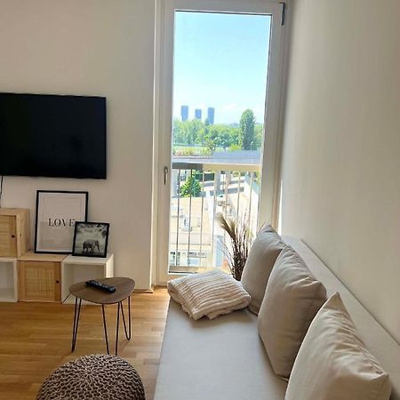 Donaublick Oasis: Stylische Wohnung Wenen Buitenkant foto