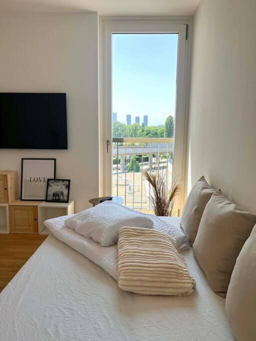 Donaublick Oasis: Stylische Wohnung Wenen Buitenkant foto