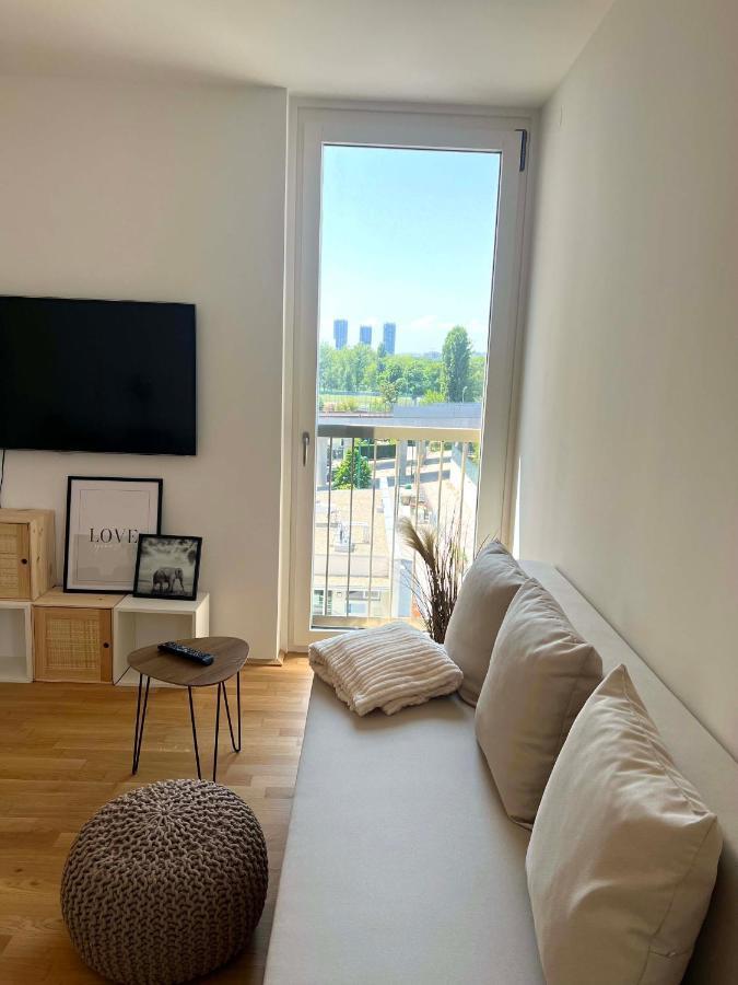 Donaublick Oasis: Stylische Wohnung Wenen Buitenkant foto